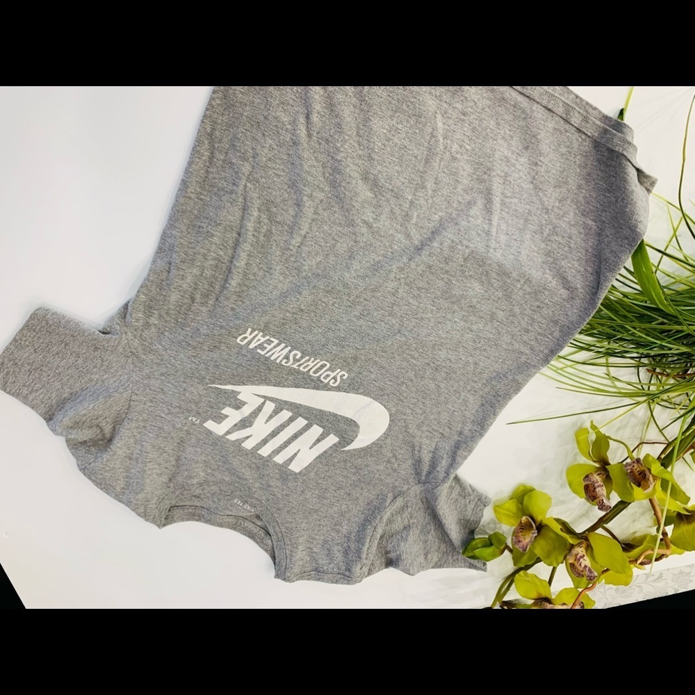 T18- Nike Gray T-shirts Size S